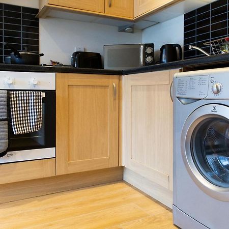 1-Bedroom Apartment With Balcony, Ходесдън Екстериор снимка
