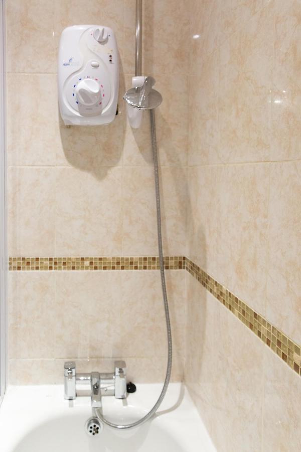 1-Bedroom Apartment With Balcony, Ходесдън Екстериор снимка